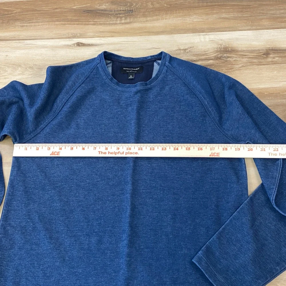 Banana‎ Republic Pullover Mens Medium Moisture Wicking Raglan Blue Modern Active